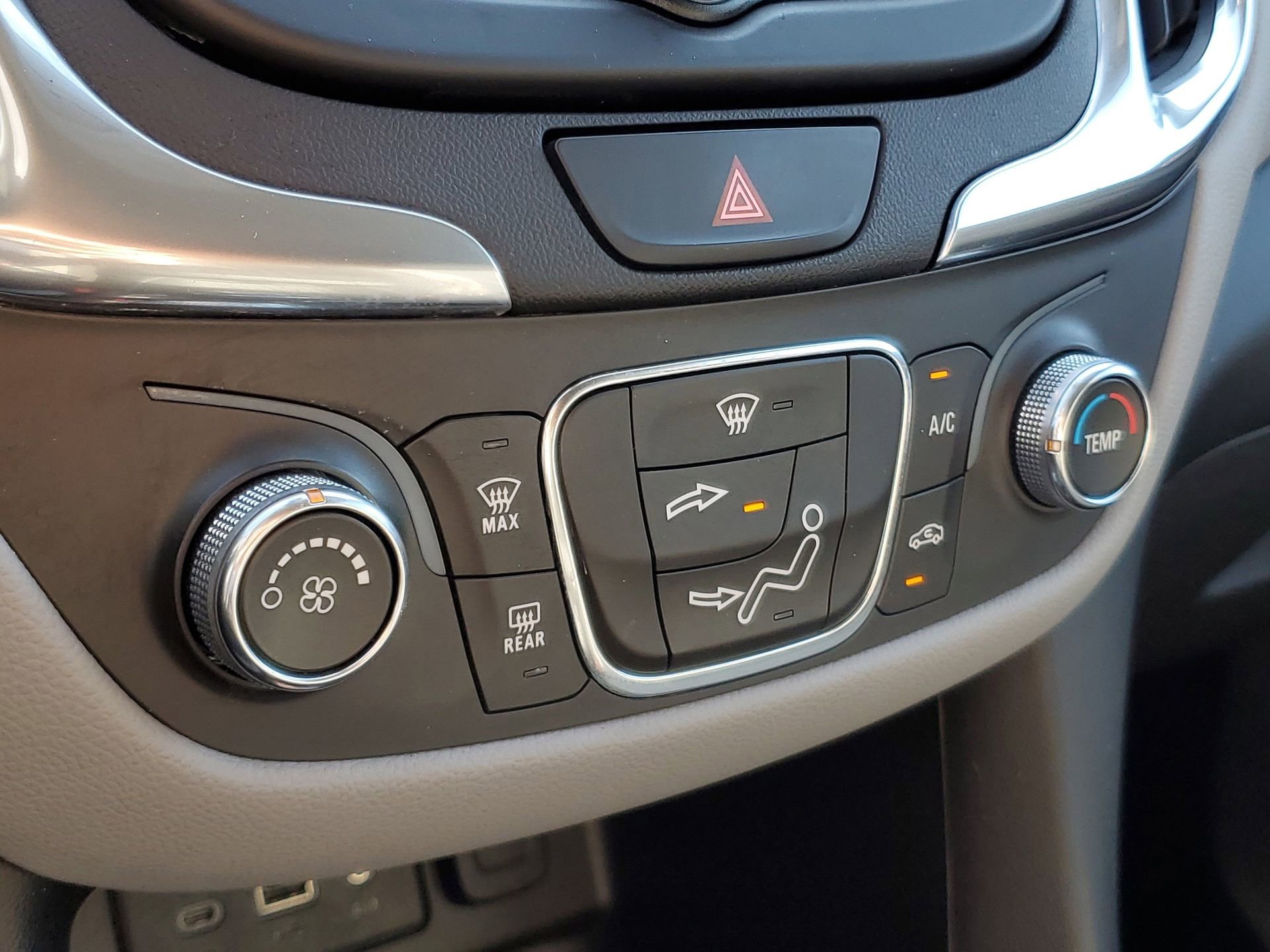 Used 2021 Chevrolet Equinox LS image 29