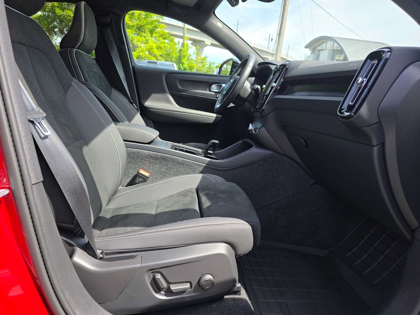 Certified 2023 Volvo C40 P8 Recharge Plus w/ Climate Package AWD/4WD image 11