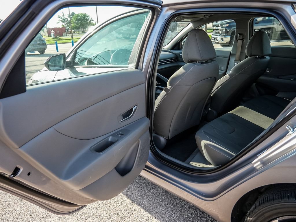 Used 2025 Hyundai Elantra Sport FWD image 23