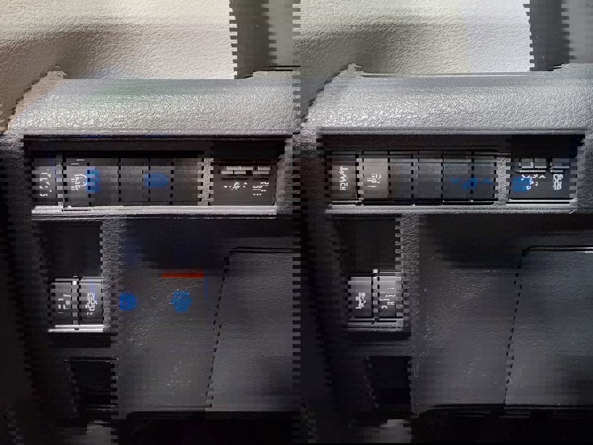 Used 2021 Toyota Sienna LE FWD image 36