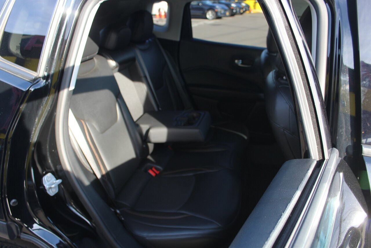 Used 2018 Jeep Compass Limited AWD/4WD image 15