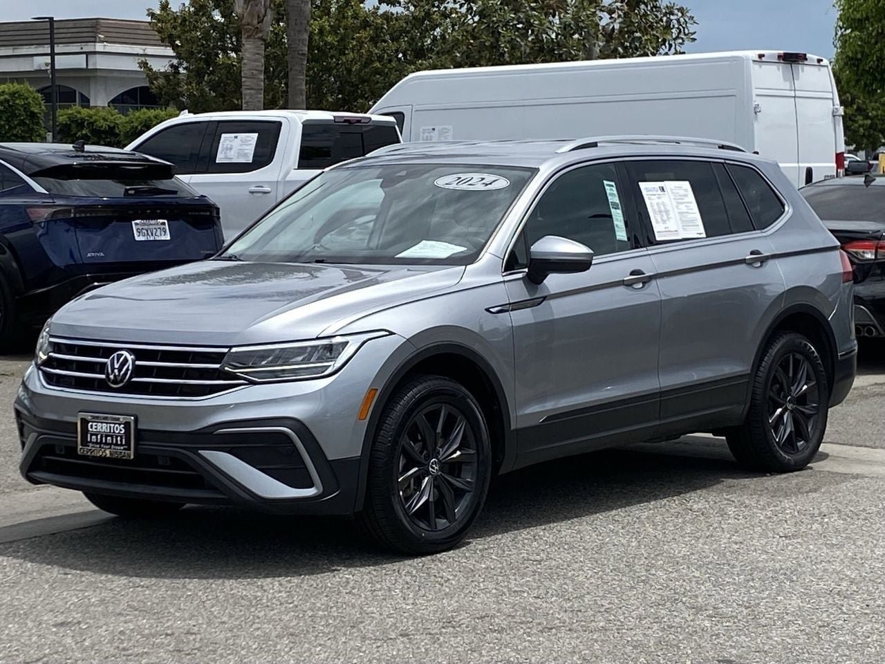 Used 2024 Volkswagen Tiguan SE FWD image 32
