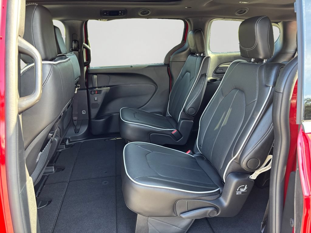 New 2027 Chrysler Pacifica Limited AWD/4WD image 15