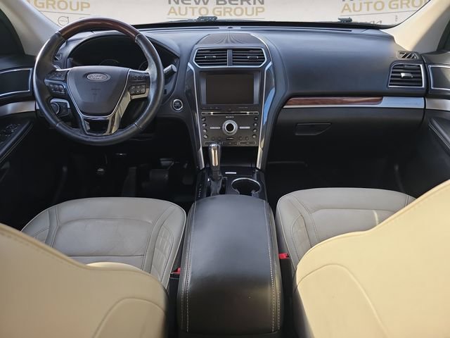 Used 2018 Ford Explorer Platinum image 10