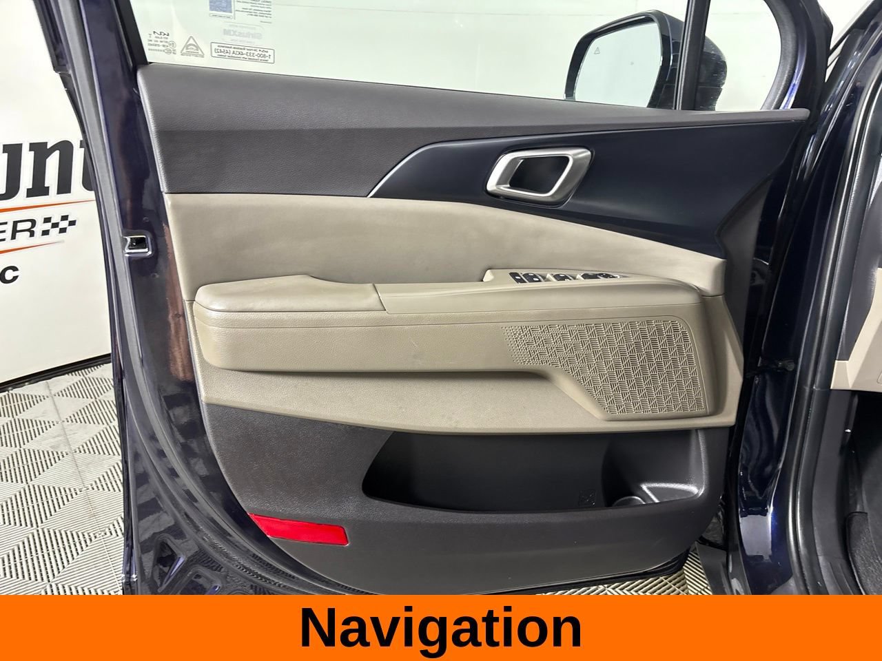 Used 2026 Kia Carnival FWD image 9