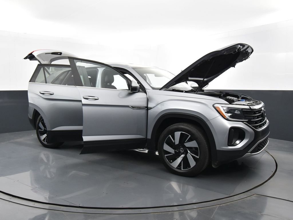 Used 2024 Volkswagen Atlas Cross Sport SE image 47