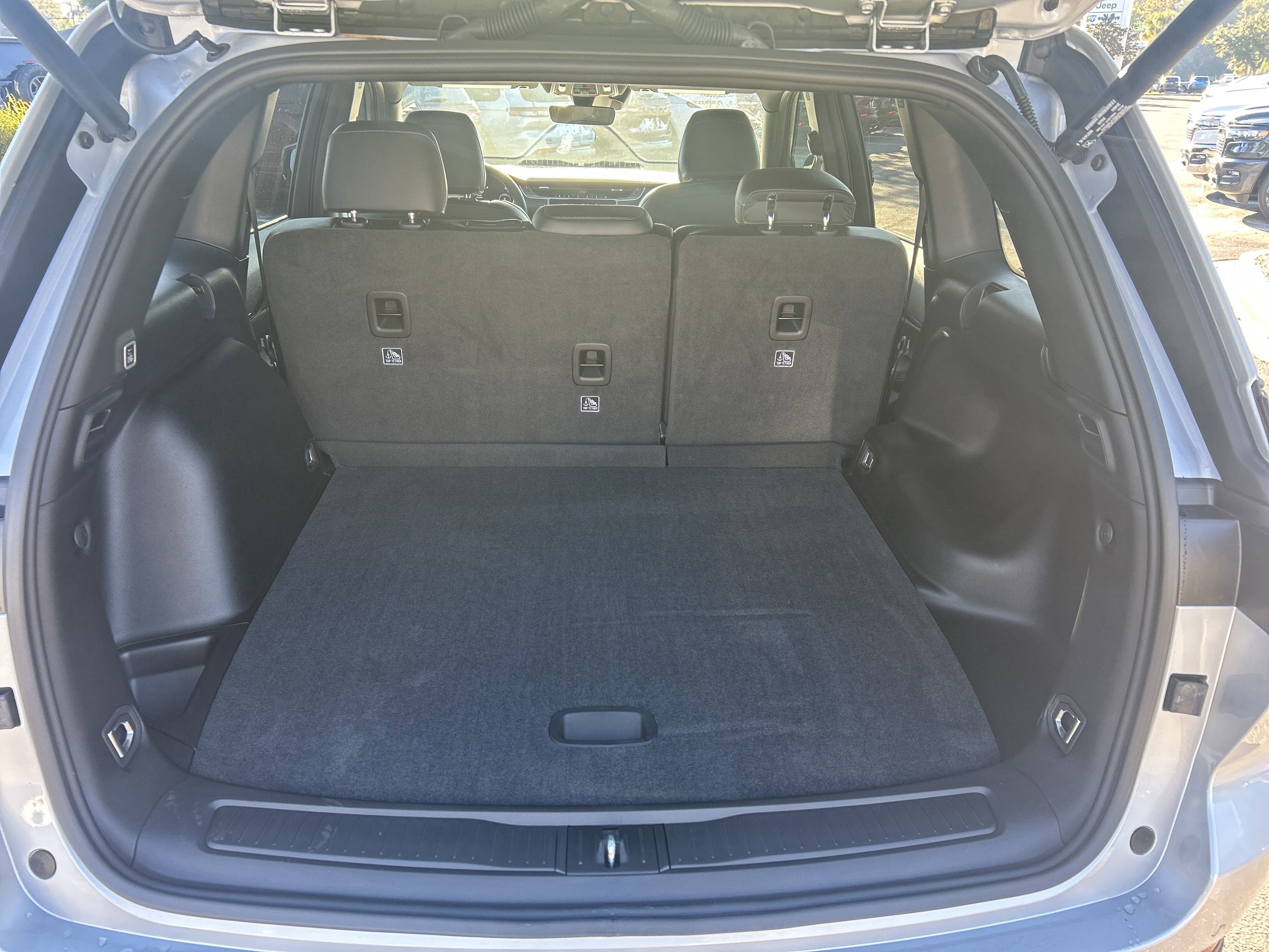 New 2025 Jeep Grand Cherokee Laredo image 7