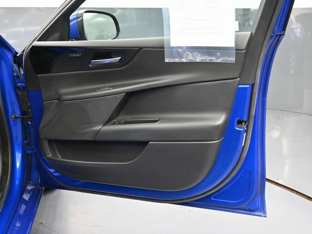 Used 2017 Jaguar XE Premium image 42