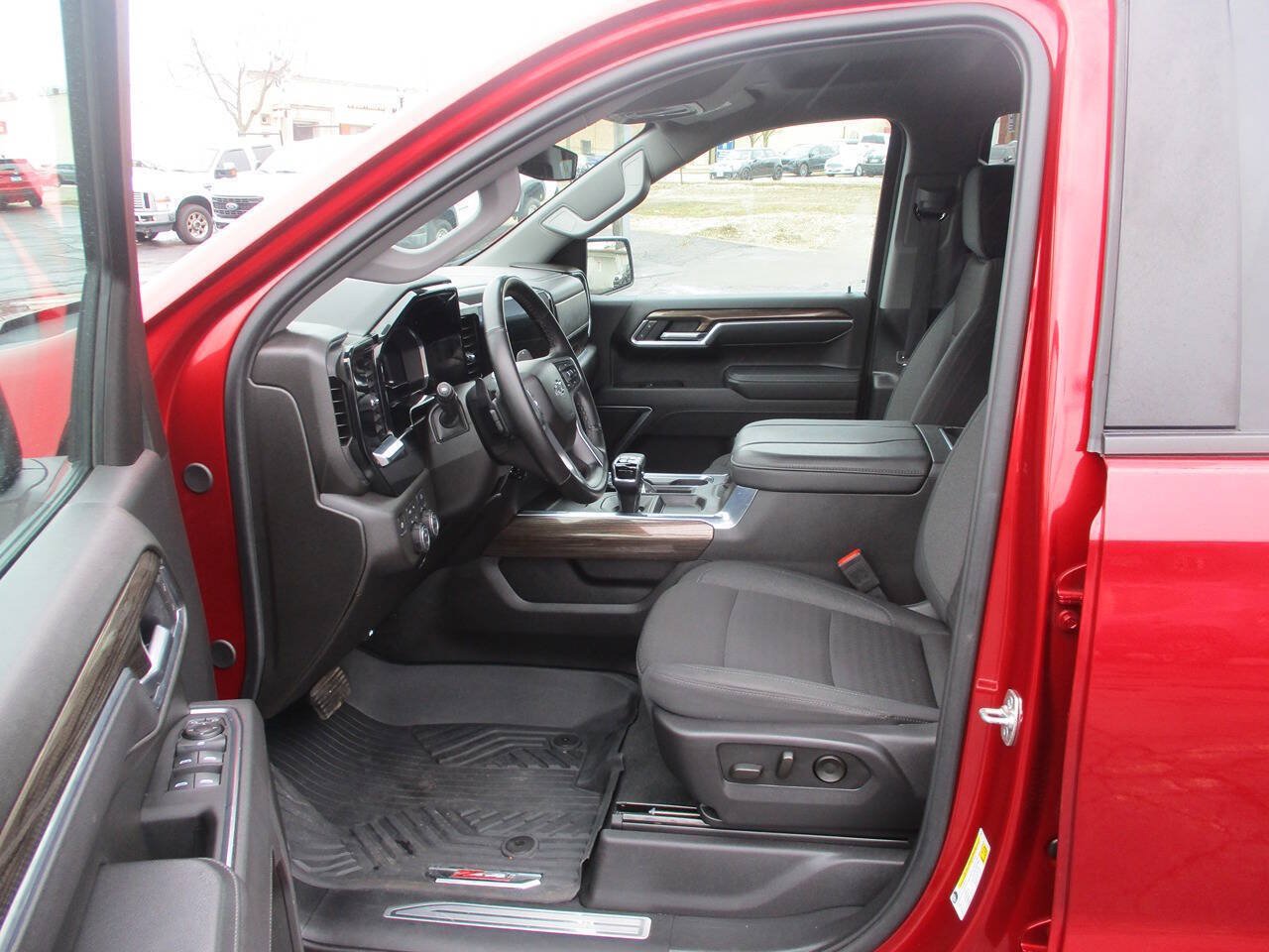 Used 2025 Chevrolet Silverado 1500 RST AWD/4WD image 13