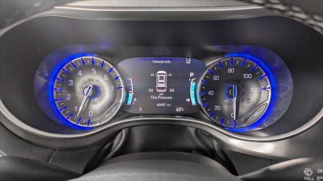 Used 2023 Chrysler Pacifica Touring-L FWD image 27