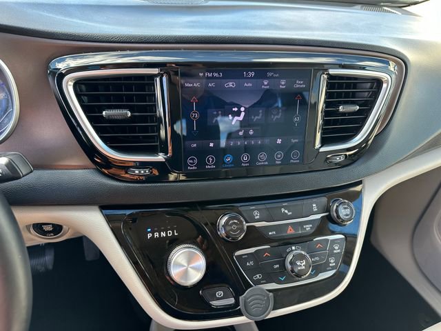 Used 2018 Chrysler Pacifica Touring-L Plus image 27