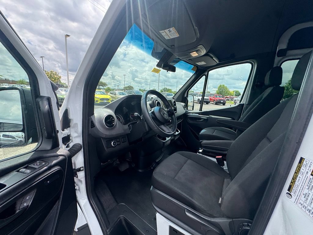 Used 2025 Mercedes-Benz Sprinter 2500 image 9