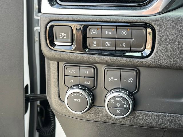 Used 2025 GMC Yukon XL Denali AWD/4WD image 16