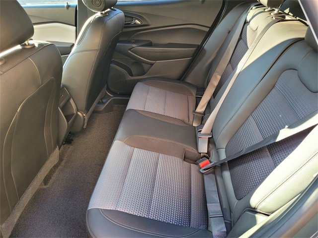 Used 2025 Chevrolet Trax LT w/ LPO, Blackout Package image 8