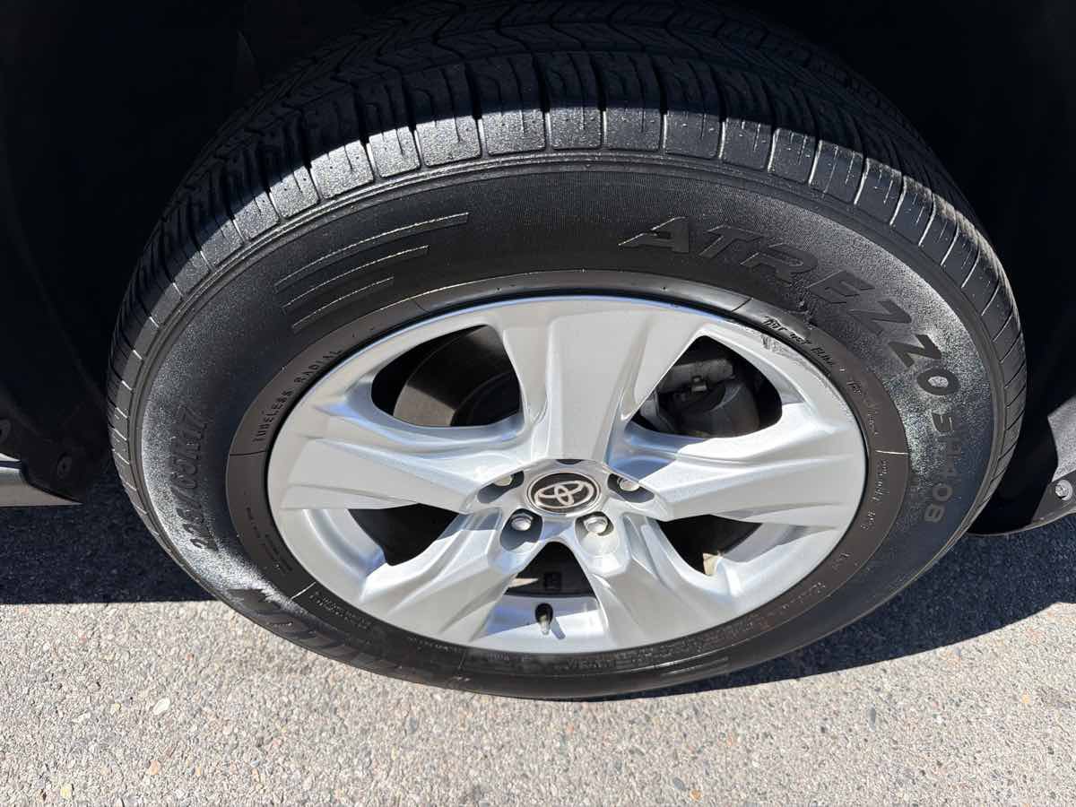 Used 2021 Toyota RAV4 XLE AWD/4WD image 18