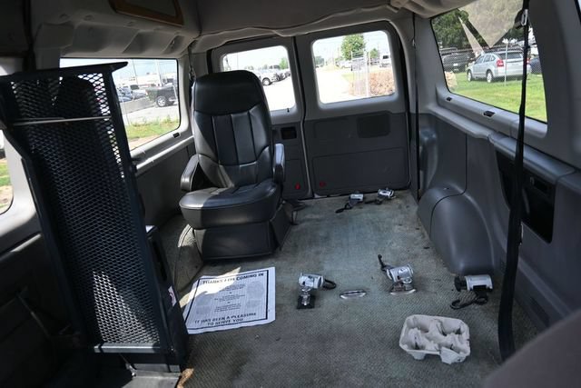 Used 2009 Ford E-150 and Econoline 150 Wagon RWD image 24