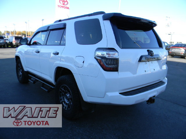 Used 2020 Toyota 4Runner Venture w/ Moonroof Package AWD/4WD image 4