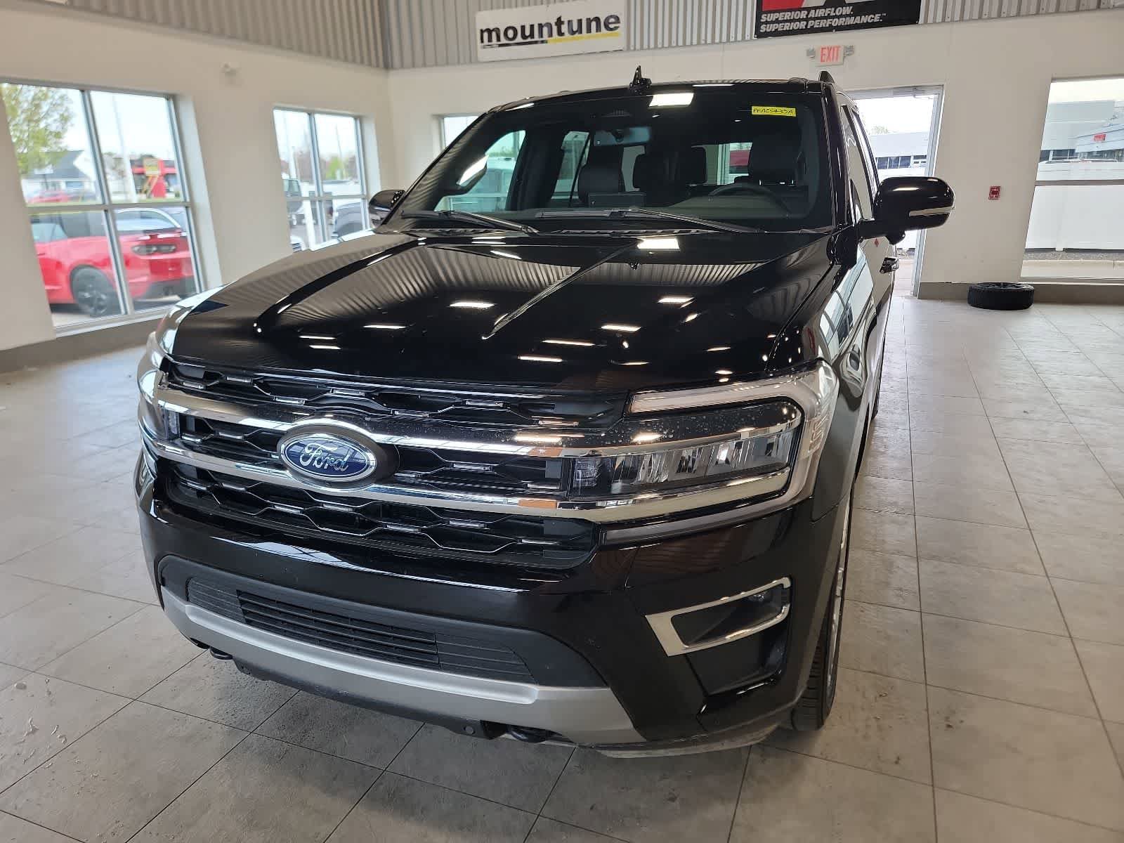 Used 2023 Ford Expedition Limited AWD/4WD image 2