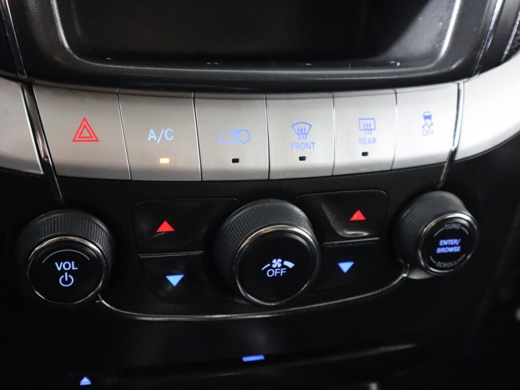 Used 2019 Dodge Journey SE image 19