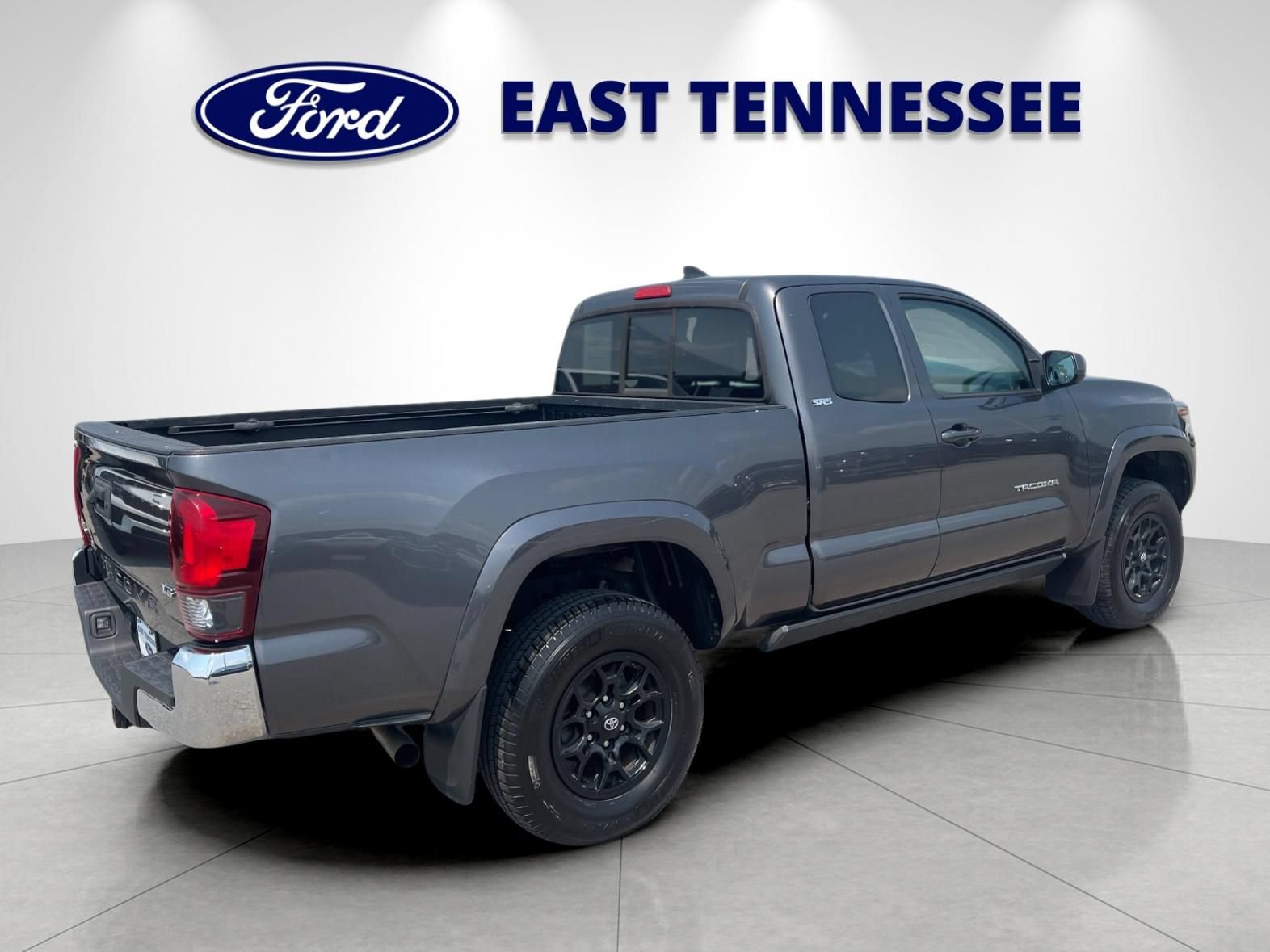 Used 2019 Toyota Tacoma SR5 AWD/4WD image 3