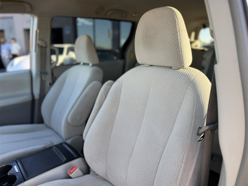 Used 2014 Toyota Sienna LE FWD image 13