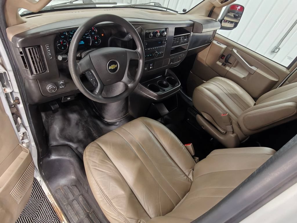 Used 2017 Chevrolet Express 2500 RWD image 4