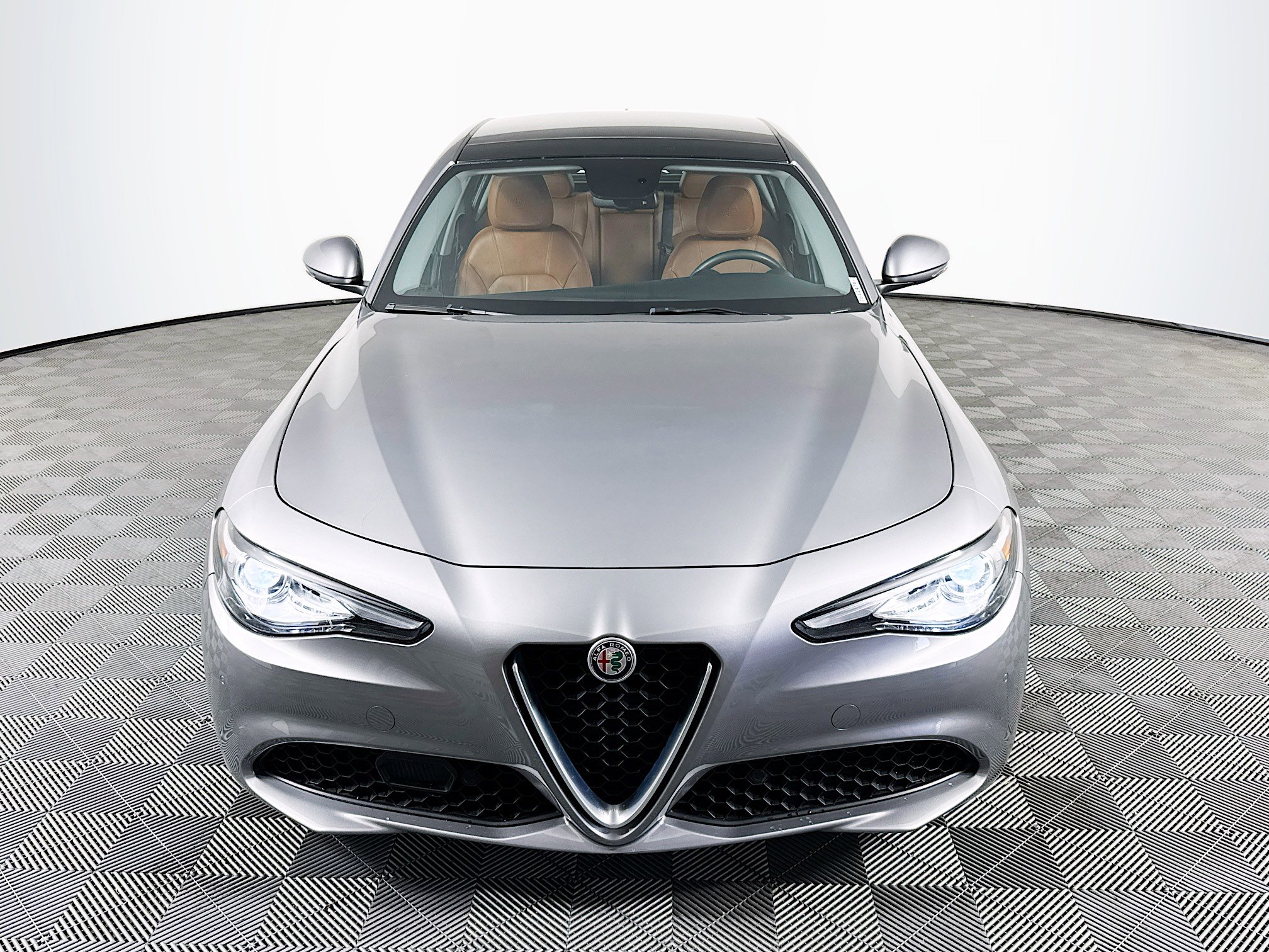 Used 2019 Alfa Romeo Giulia Ti image 2