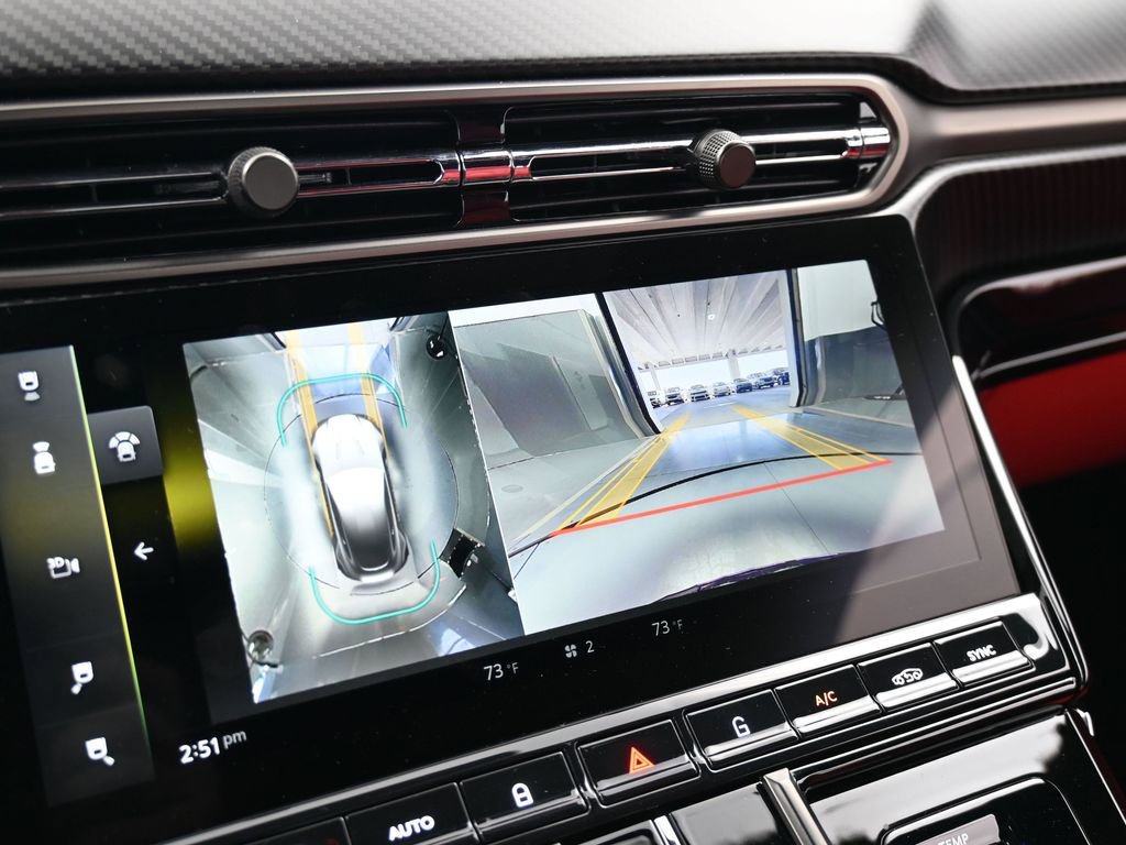 Used 2025 Aston Martin V8 Vantage Coupe image 28