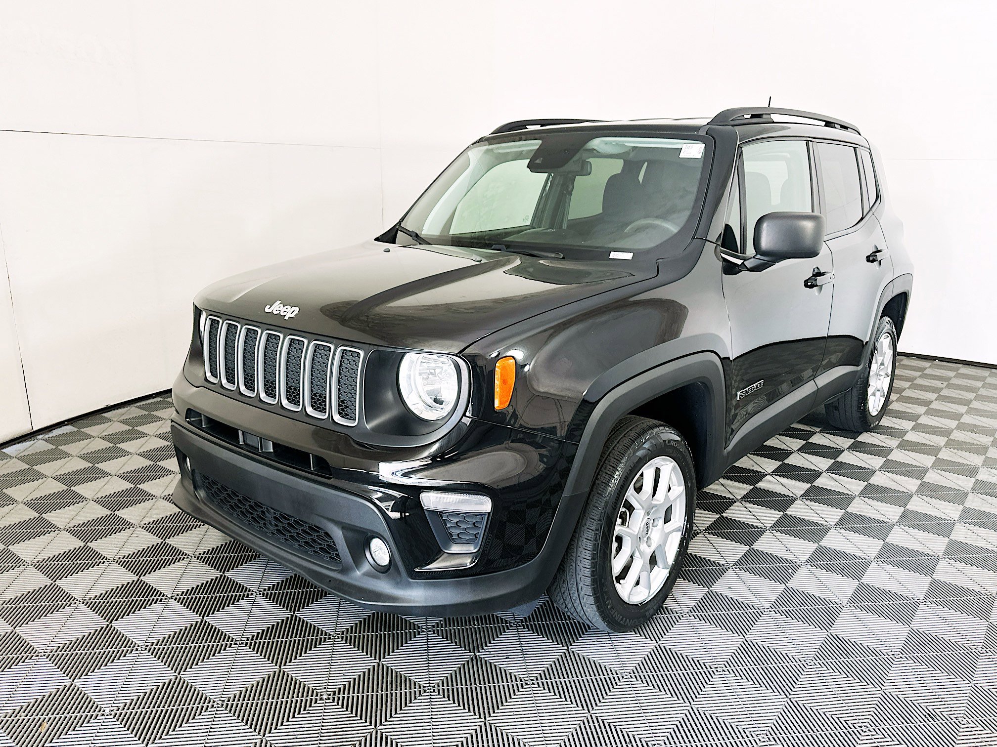 Used 2022 Jeep Renegade Latitude AWD/4WD image 7
