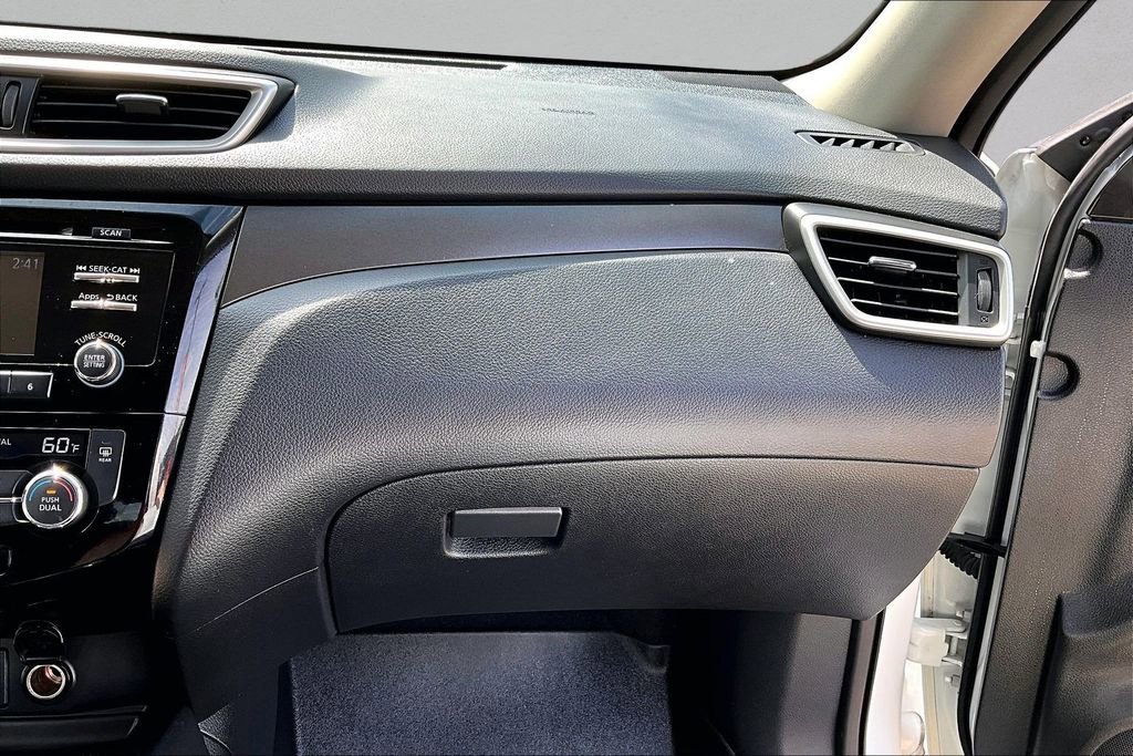 Used 2015 Nissan Rogue SV FWD image 26