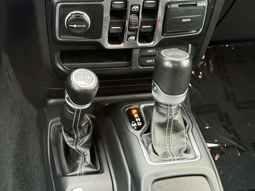 Used 2023 Jeep Wrangler Unlimited Sahara AWD/4WD image 18