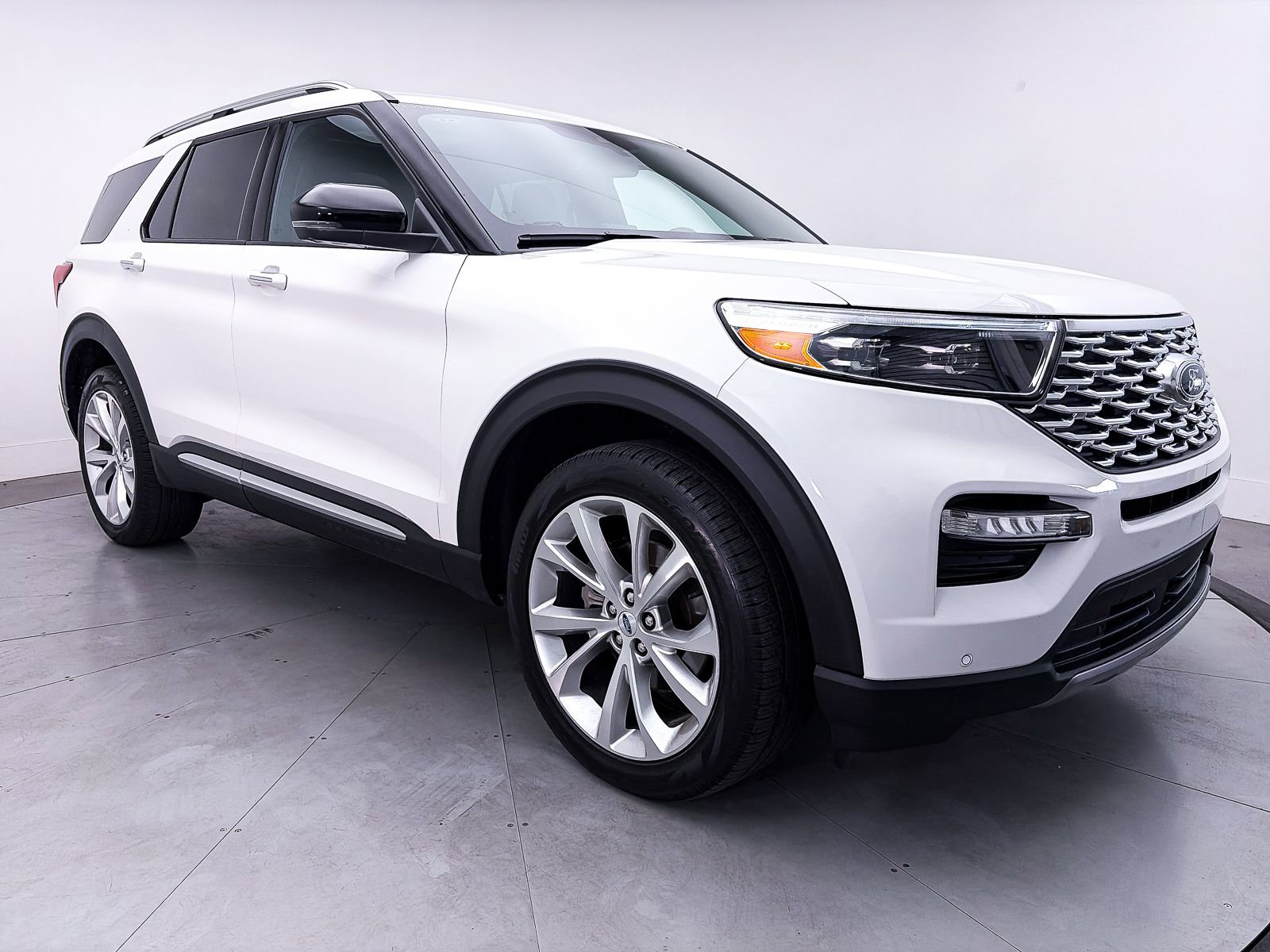 Used 2023 Ford Explorer Platinum w/ Technology Package AWD/4WD image 11