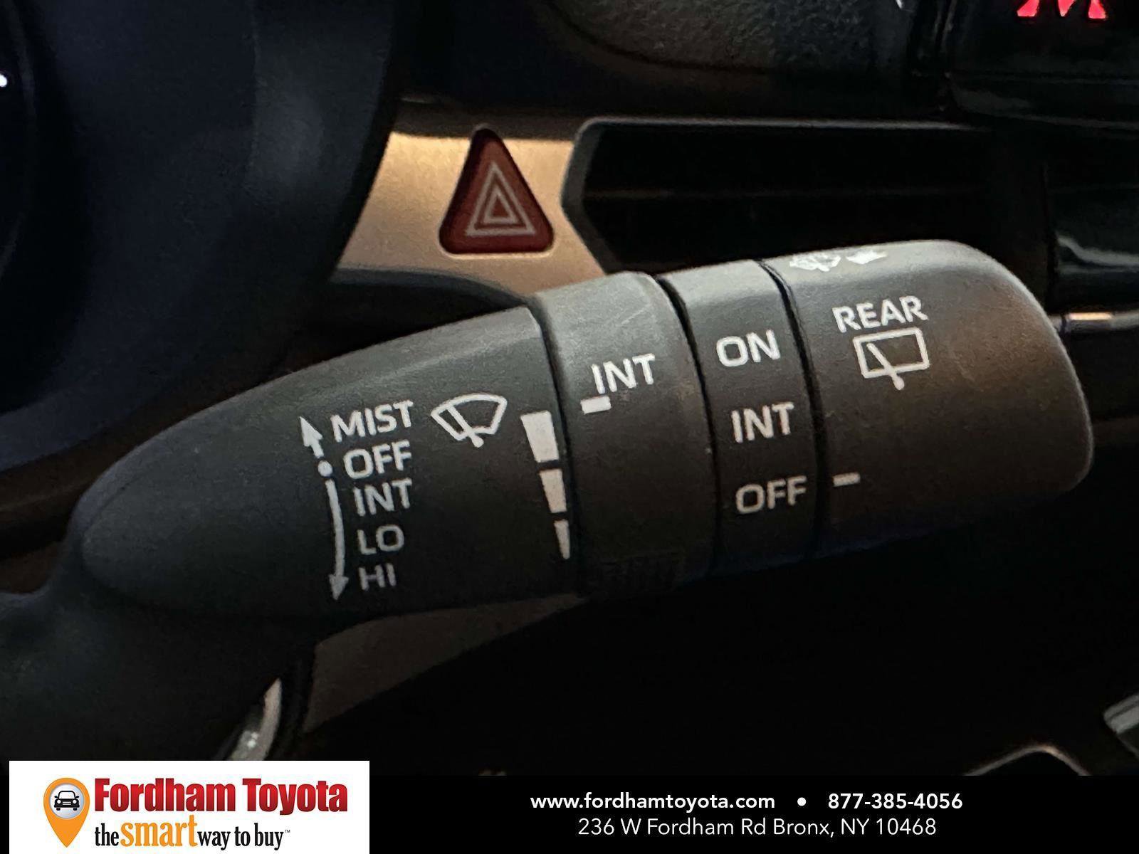 Used 2024 Toyota Sienna LE image 33