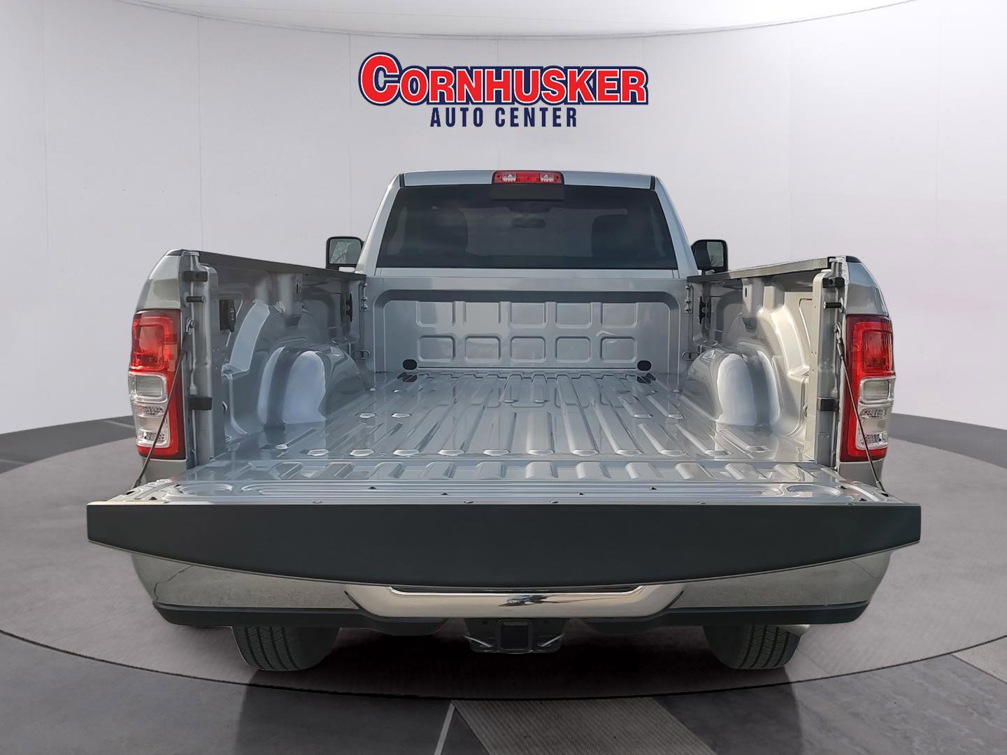 Used 2024 RAM 2500 Tradesman w/ Chrome Appearance Group AWD/4WD image 9