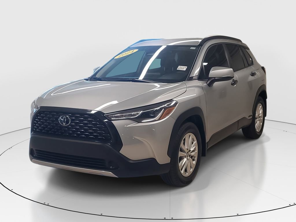 Used 2024 Toyota Corolla Cross LE image 3