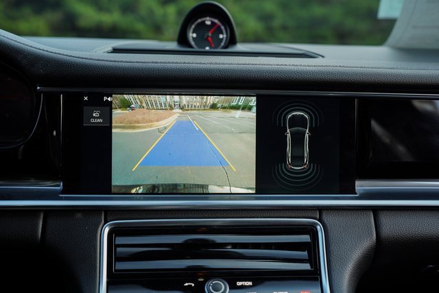 Used 2018 Porsche Panamera 4 image 32