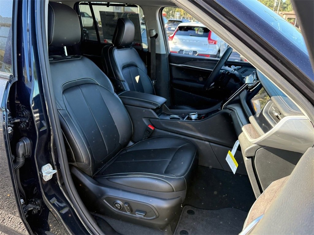 Used 2024 Jeep Grand Cherokee Limited 4xe w/ Luxury Tech Group II image 19