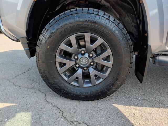 Used 2021 Toyota Tacoma SR5 AWD/4WD image 31