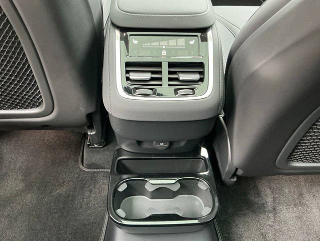 Certified 2025 Volvo XC90 B5 Plus AWD/4WD image 33