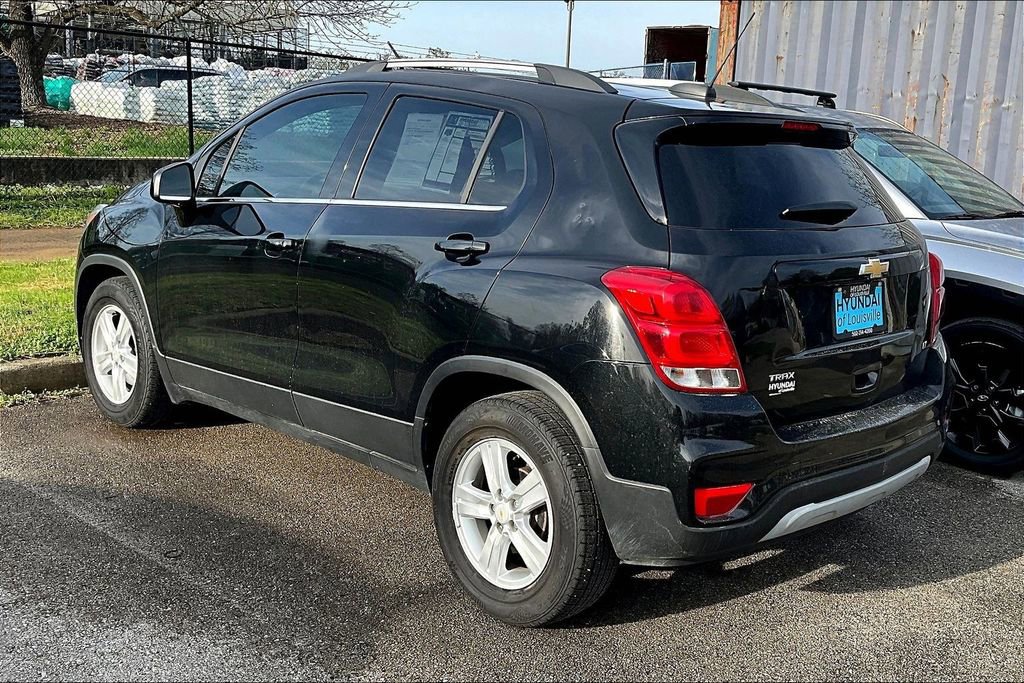 Used 2020 Chevrolet Trax LT w/ Sun & Sound Package image 5