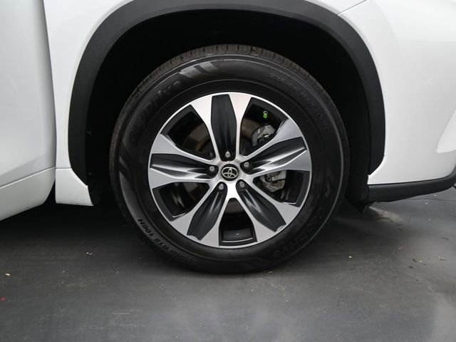 Used 2022 Toyota Highlander XLE image 16