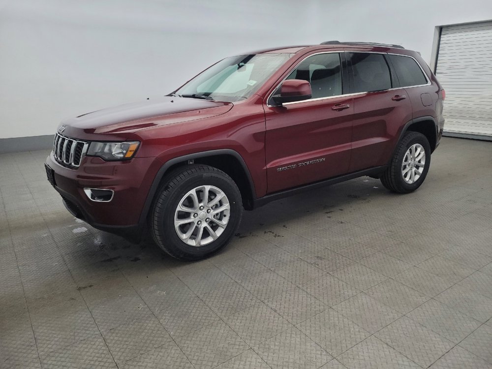 Used 2021 Jeep Grand Cherokee Laredo image 2