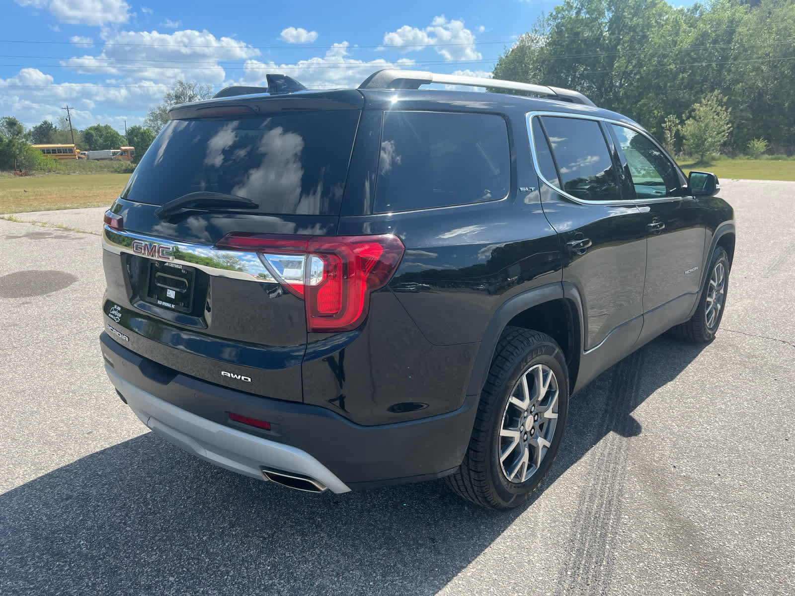 Used 2022 GMC Acadia SLT w/ Technology Package image 5