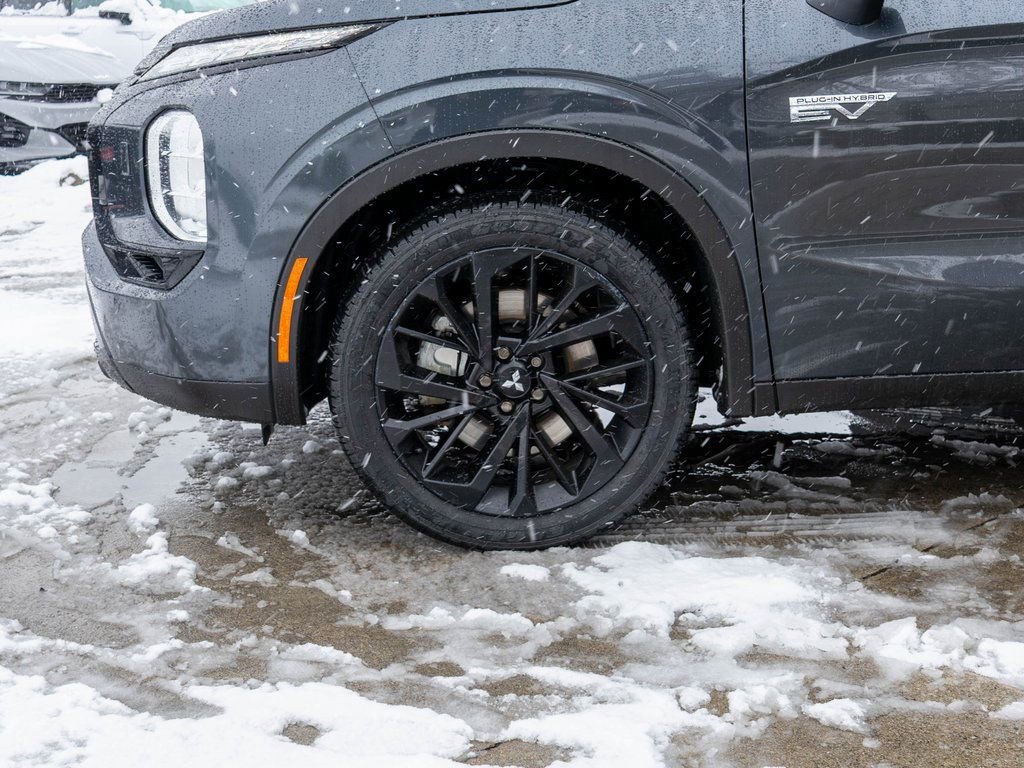 Used 2024 Mitsubishi Outlander 4WD Plug-In Hybrid image 30