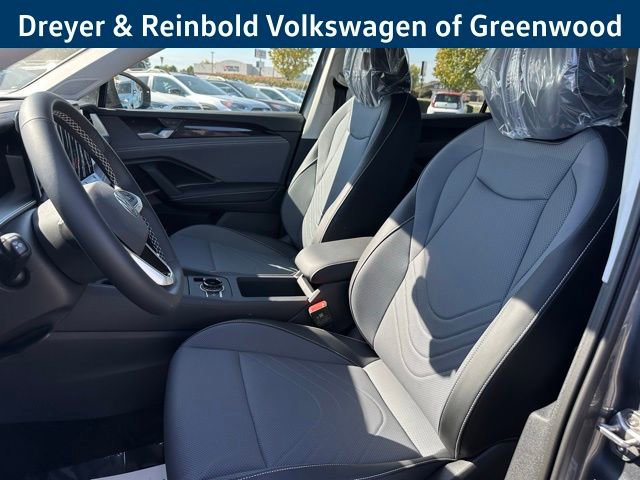 New 2025 Volkswagen Tiguan SE image 28