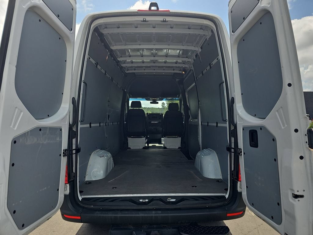Used 2025 Mercedes-Benz Sprinter 2500 image 16