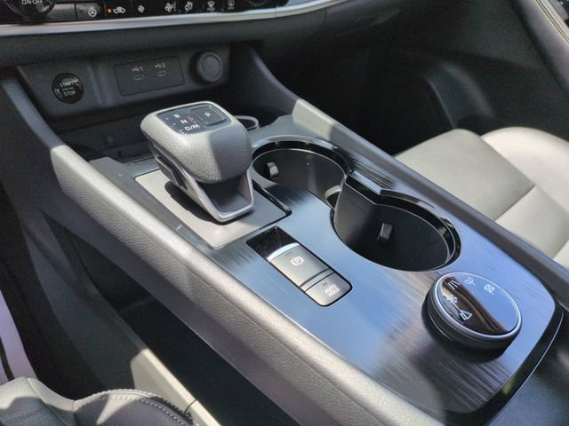 Used 2025 Nissan Rogue SL AWD/4WD image 18