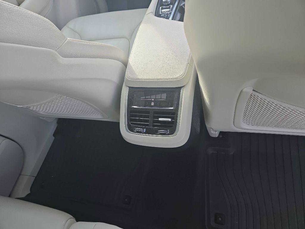 Used 2018 Volvo XC90 T6 Momentum w/ Convenience Package image 26