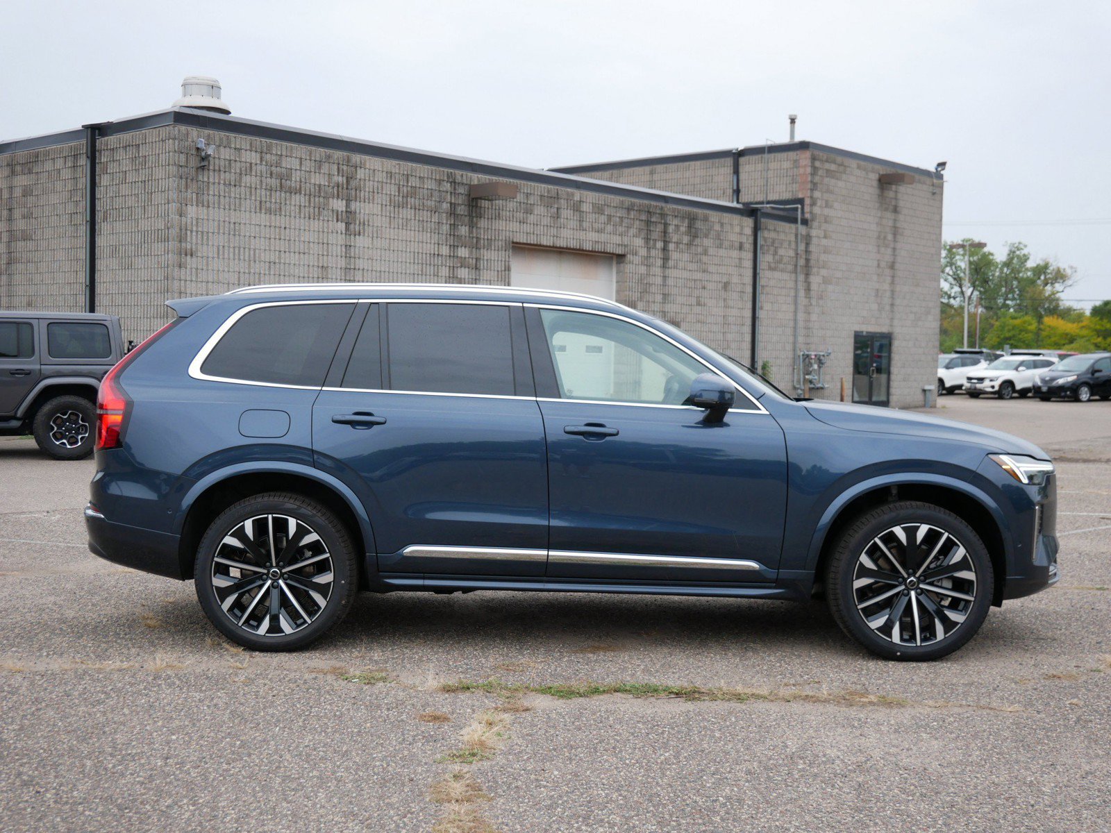 New 2027 Volvo XC90 B6 Ultra AWD/4WD image 2