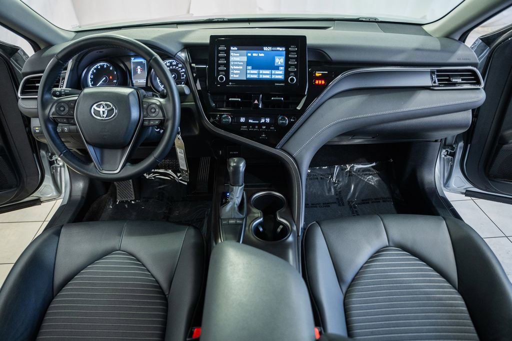 Used 2024 Toyota Camry SE image 16